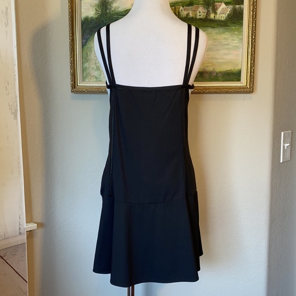 Tail Tech Like New Navy and White Sports Dress - Picture 4 of 12